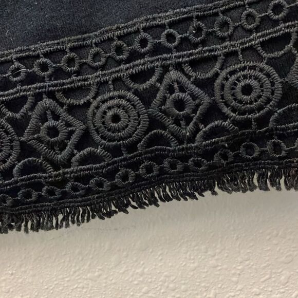 Karen Scott Scoop Neck Black Lagenlook Top with Crochet Sleeves and Hem XL #744 - Picture 3 of 3